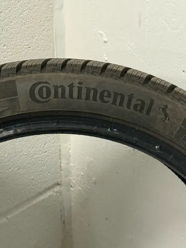 Continental Winter Tires (225/40 R18) - Almost New in Tires & Rims in Mississauga / Peel Region - Image 4