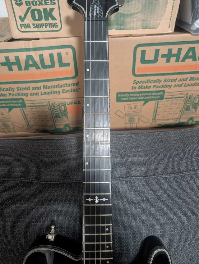 Schecter Hellraiser Hybrid PT in Guitars in City of Toronto - Image 7
