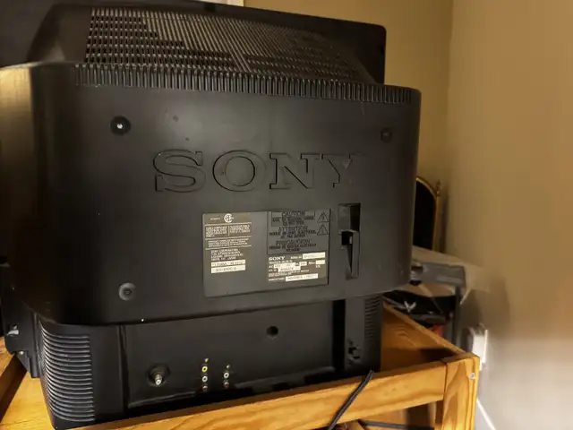 Sony KV-27S22 - retro gaming tv  in TVs in Ottawa - Image 4