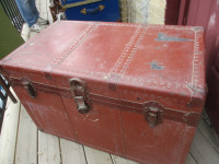 OLD 1930s STORAGE TRAVEL TRUNK $40. COFFEE TABLE CABIN DECOR