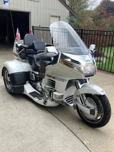 Up for sale is a classic, highly dependable 1995 Honda Gold Wing SE Trike. Powered by Honda’s legend...