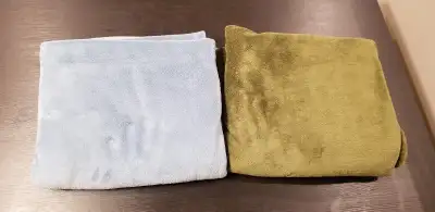 2 jetés doux, 3 Petits coussins de canapé avec leurs 8 housses, View more