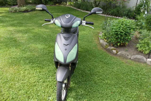 Ecoped Pulse Scooter in Other in West Island - Image 3
