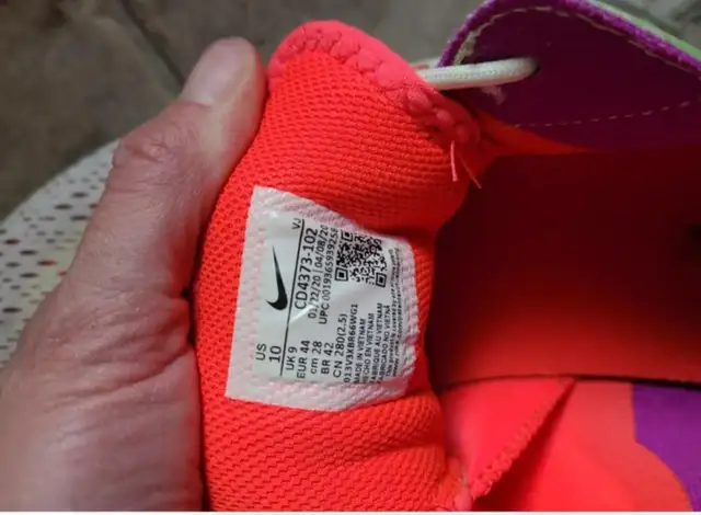 Nike shoes size 10 in Women's - Shoes in Edmonton - Image 3