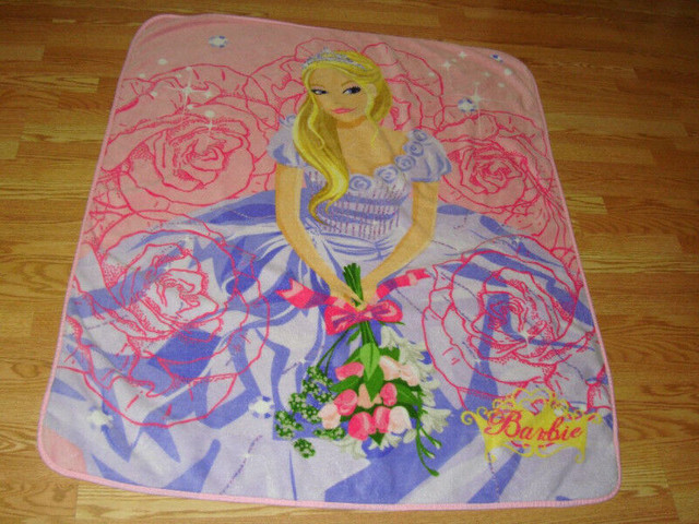 Like New Gorgeous Barbie Fleece Blanket - $25 in Bedding in Ottawa