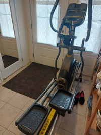 LIKE NEW***LIVE STRONG LS8.0E ELLIPTICAL WORKS PERFECT***