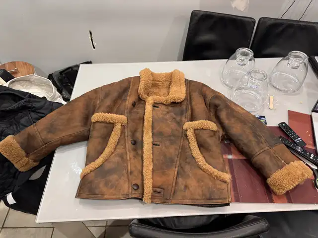 authentic Sandro leather shearling sharpa jacket brown new in Women's - Tops & Outerwear in City of Montréal - Image 6