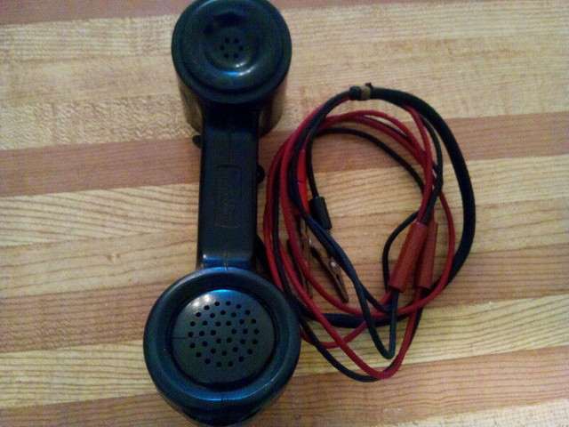 Antique linemans rotary handset. in Arts & Collectibles in City of Toronto - Image 4