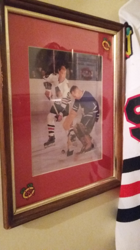 Bobby Hull signed & Framed Print $75 in Arts & Collectibles in London - Image 3