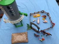 Playmobil- Petite ferme avec animaux et silo à grains.