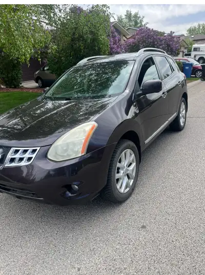 Selling my 2013 Nissan Rogue SL AWD. This has been a reliable daily family SUV and drives very smoot...