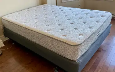 matelas queen., View more