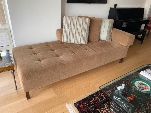 Very nice Sofa with pillows dans Sofas et futons  à Ville de Montréal