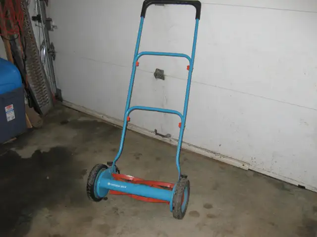 Tondeuse a main ( Manuel ) in Lawnmowers & Leaf Blowers in Longueuil / South Shore - Image 2