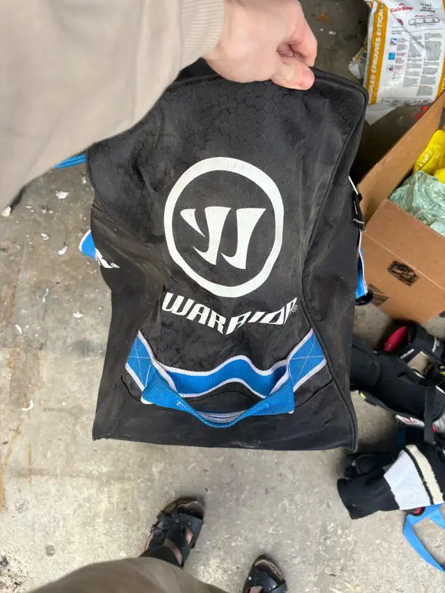 hockey gear youth BEST OFFER TODAY GETS THEM in Hockey in Markham / York Region - Image 11