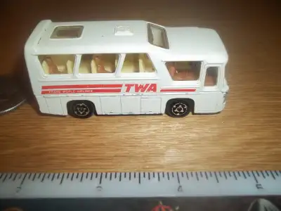 514-247-8483-communiqué Majorette 1/87 Minibus TWA No 262 -France 1979