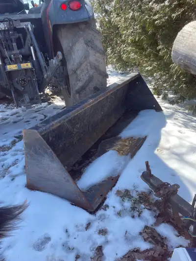 2013 Kubota M100x Sold with: Pallet forks pictured on tractor Box blade pictured on tractor Bucket S...