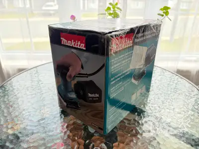 Brand New Makita 1/4 Sheet Finishing Sander (BO4557) – In Box, View more