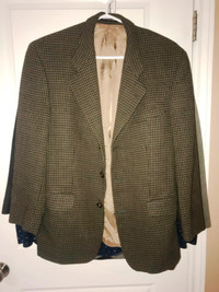 SIZE 42 SHORT BUSINESS BLAZER DOUBLES AS COOL NIGHTIME JACKET