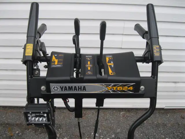 Souffleuse YAMAHA YT624EJA Snowblower souffleur chenilles in Snowblowers in Laval / North Shore - Image 4