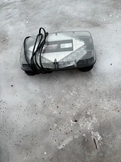 Amber and white light has different patterns to choose from