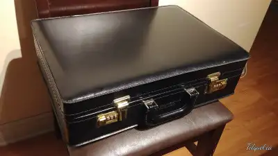 Valise Stradellina/Holiday – Canada, View more