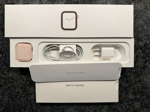 Montre Apple Watch série 4, 40 mm dans Bijoux et montres  à Saint-Hyacinthe - Image 4