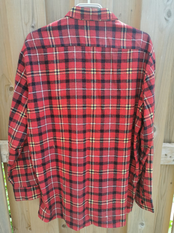 Vintage Button up plaid t/tee/shirt in Other in Mississauga / Peel Region - Image 2
