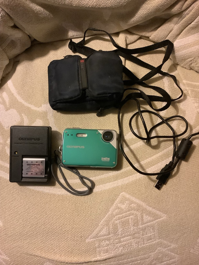 Olympus X-560WP 10 megapixel waterproof camera in Cameras & Camcorders in Mississauga / Peel Region - Image 2