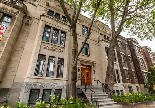 Very large, fully-furnished, fully renovated, 5 bedroom (2 bathroom) apartment in a well-maintained...