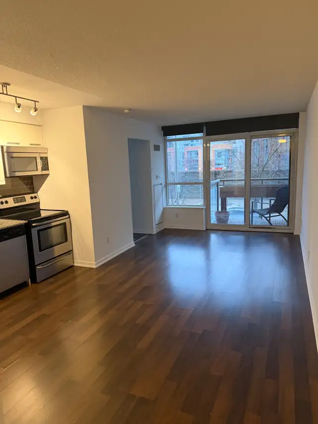 King West, 2 bedroom, 1 bathroom condo for rent,    amenities
