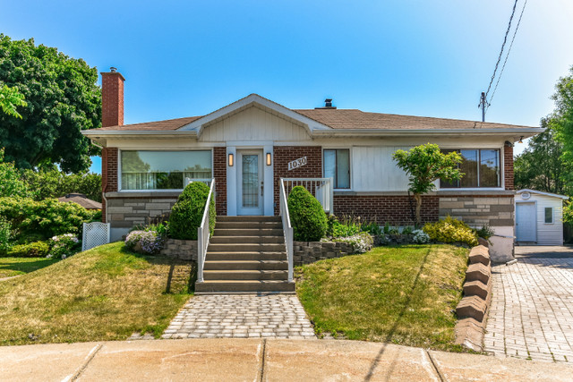 Beautiful spacious detached house in Ville Saint Laurent dans Locations longue durée  à Ville de Montréal