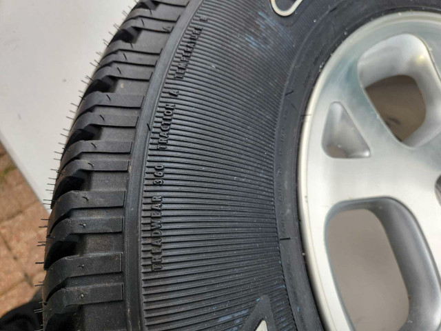 Jeep Cherokee rim and tire in Tires & Rims in Kitchener / Waterloo - Image 2