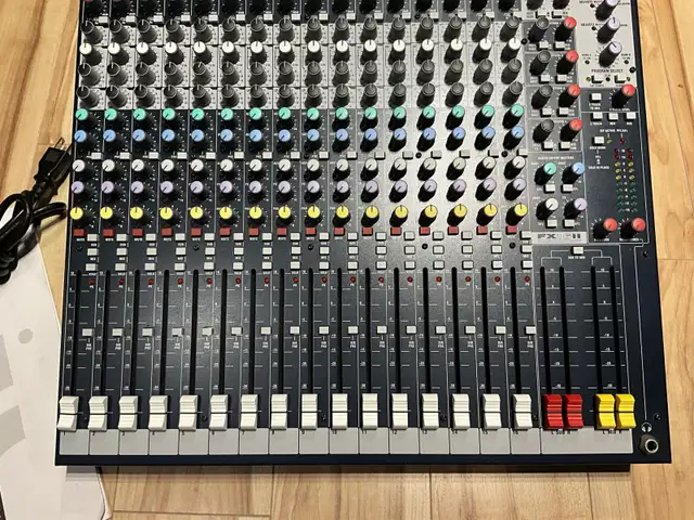 Soundcraft FX16ii Mixer in Pro Audio & Recording Equipment in City of Montréal - Image 5