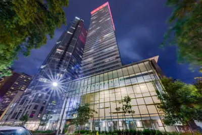 SUPER LOCATION -Bachelor -33 Charles St East, 23rd Flr + BALCONY