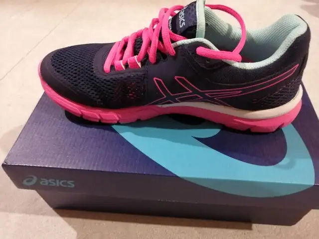 Asics Women's Running Shoes - Indigo Blue and Pink BRAND NEW 6.5 in Women's - Shoes in Markham / York Region - Image 6