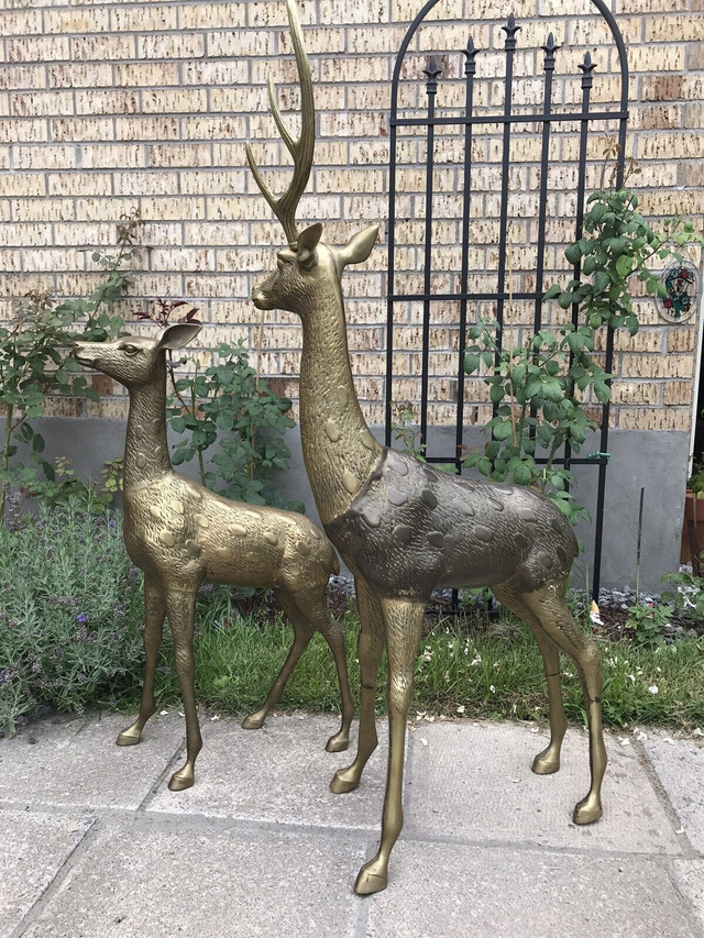 Brass Deer Large Male and Female Statues 1970’s dans Décoration intérieure et accessoires  à Longueuil/Rive Sud