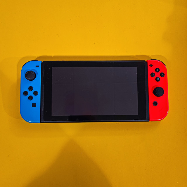 Nintendo Switch V2 with Comfort Grip in Nintendo Switch in Edmonton - Image 3