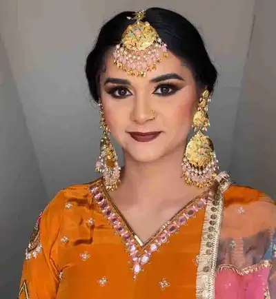 makeup and hairstyle artist, View more