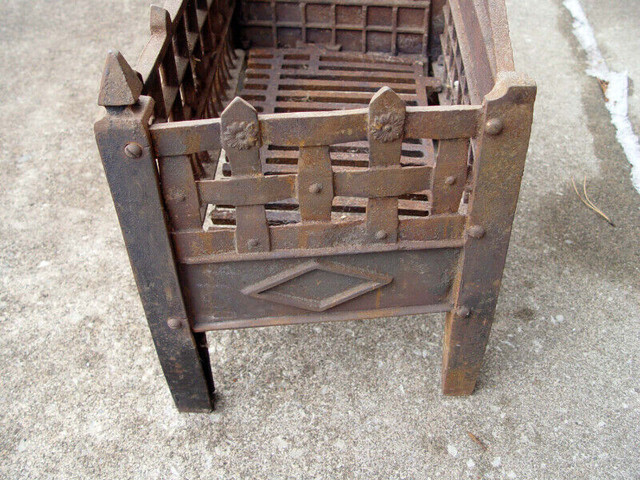 Antique Cast Iron FIREBOX, coal/wood log FIREPLACE BASKET INSERT in Arts & Collectibles in St. Catharines - Image 2