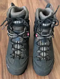 Men's Hiking Boots in Superb Condition