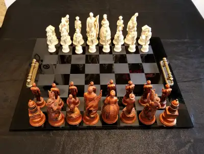 Vintage US Civil War Chess Set With Large Historic Figures Damage to 4 Pieces, 1 ear of each white h...