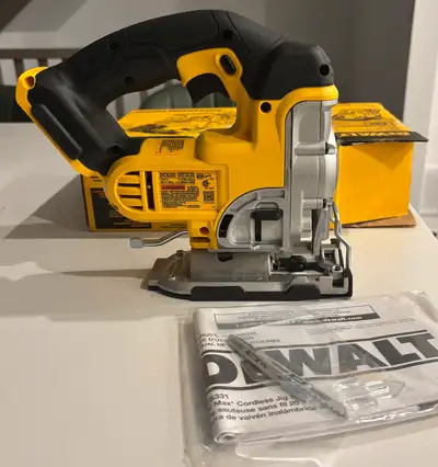 Brand new DEWALT 20V MAX XR Jig Saw, (DCS331)