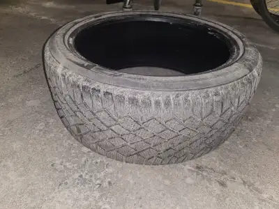 3 pneus d’hiver Continental Viking contact 7 235/40 R18 95T XL (pas monté sur jantes). Seulement 100...
