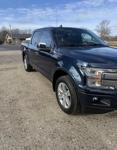 2019 Platinum F150 3.5 L 10 speed transmission No accidents, clean title, great truck purchased a ne...