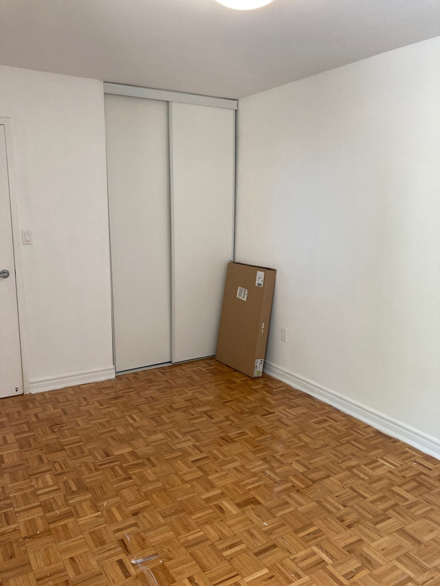Room (Large) in apartment near Yonge and eglinton in Room Rentals & Roommates in City of Toronto - Image 3