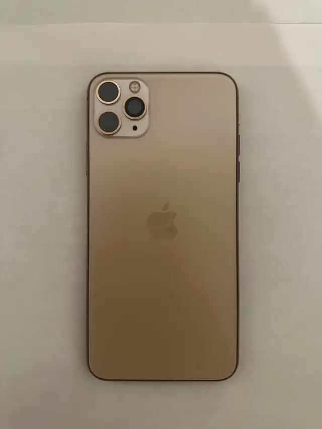 iPhone 11 Pro Max  in Cell Phones in Red Deer - Image 3