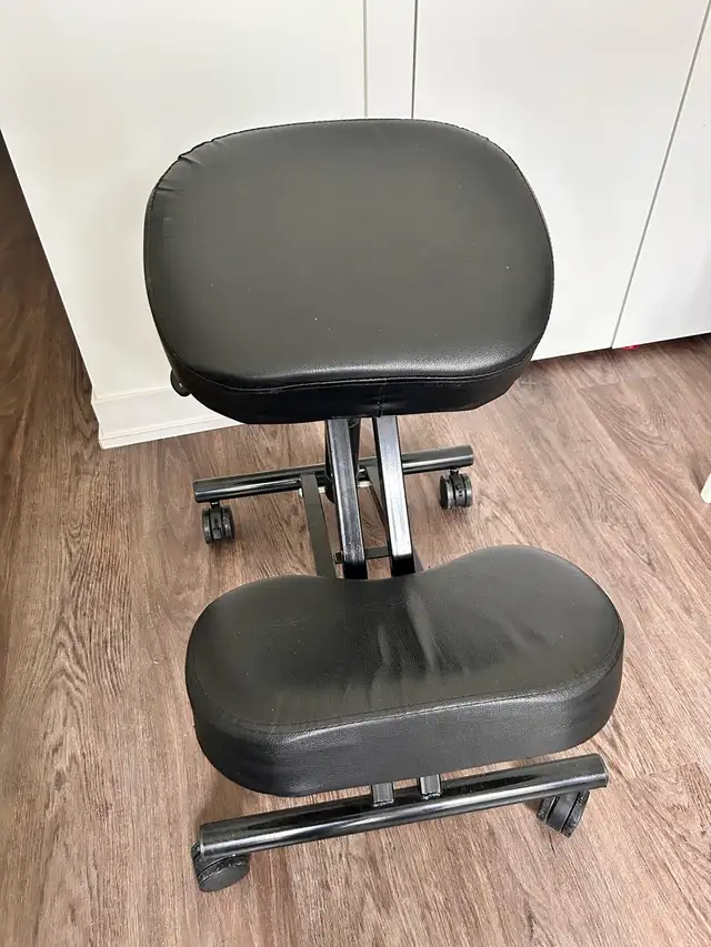 Ergonomic Kneeling Chair in Chairs & Recliners in Markham / York Region - Image 3