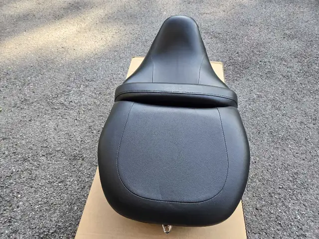 Harley-Davidson Motorcycle Reach Seat (52000033) in Motorcycle Parts & Accessories in Ottawa - Image 5