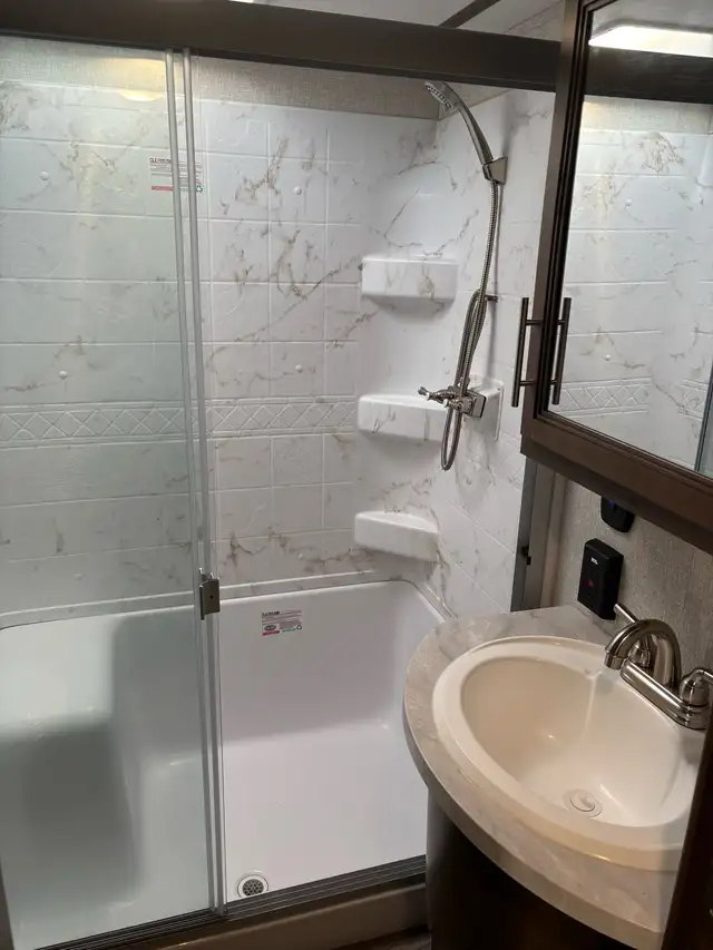 2020 Cougar 29RKS 33’ 5th Wheel Travel Trailer in Travel Trailers & Campers in Regina - Image 11